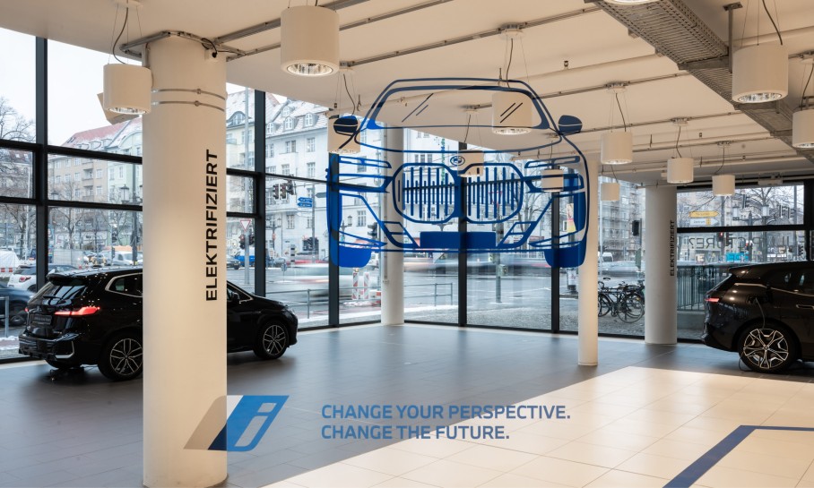 BMW Berlin - Elektrisierend: Im Showroom zum Entdecker werden